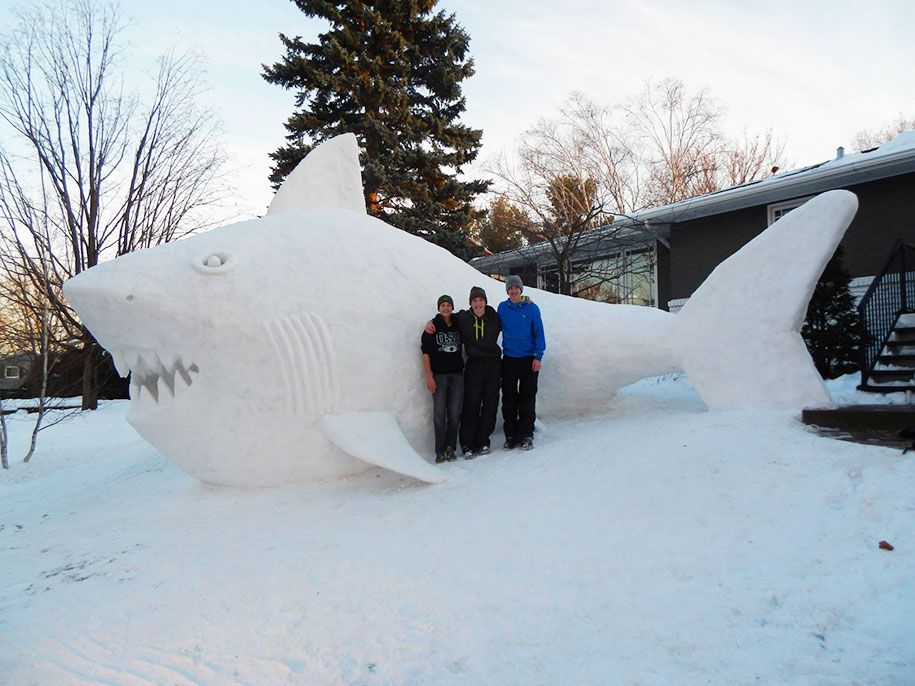 milžinas-gyvūnas-sniegas-skulptūros-barzas-broliai-1