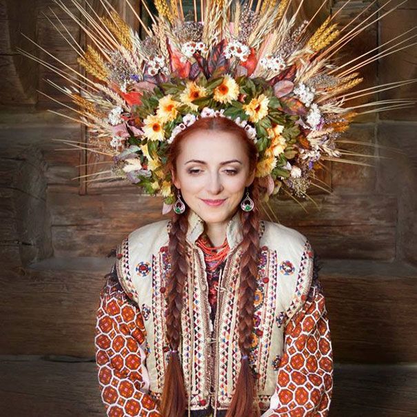 伝統的なウクライナ語-花-冠-treti-pivni-2