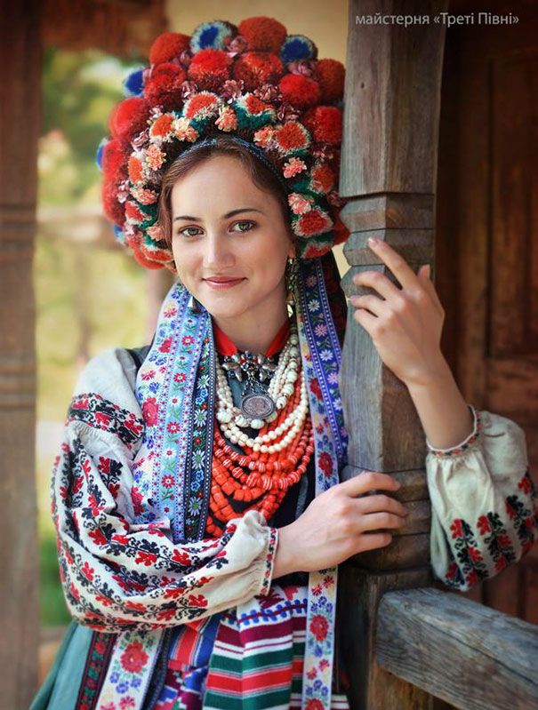 伝統的なウクライナ語-花-冠-treti-pivni-8