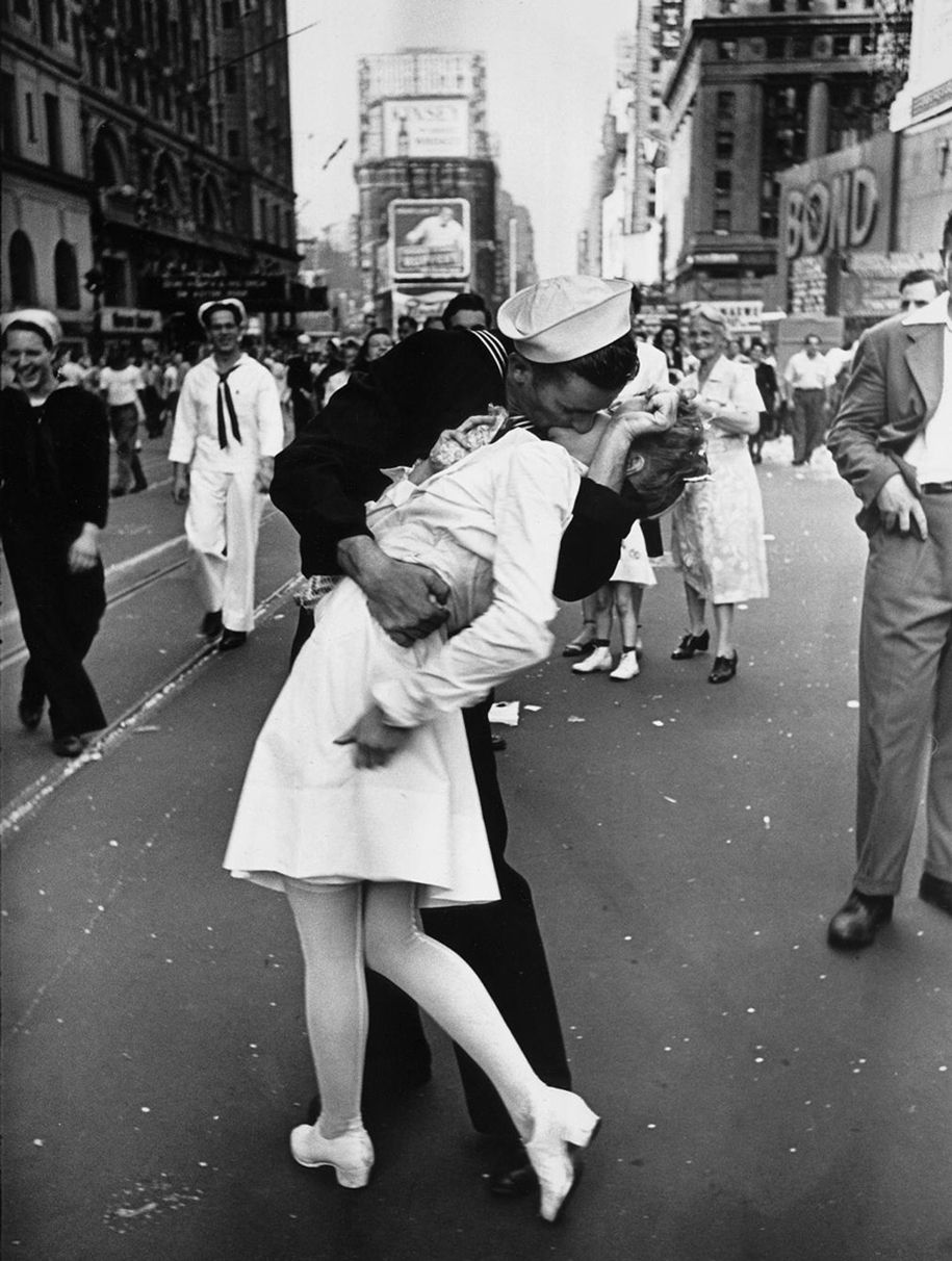 vintage-ww2-bilder-krig-par-kyss-kjærlighet-romantikk-17