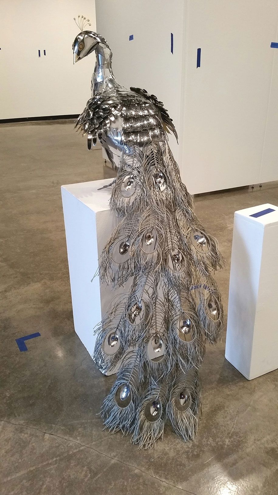 hitt-objekt-skulptur-metall-påfågel-liddlenomnom-12