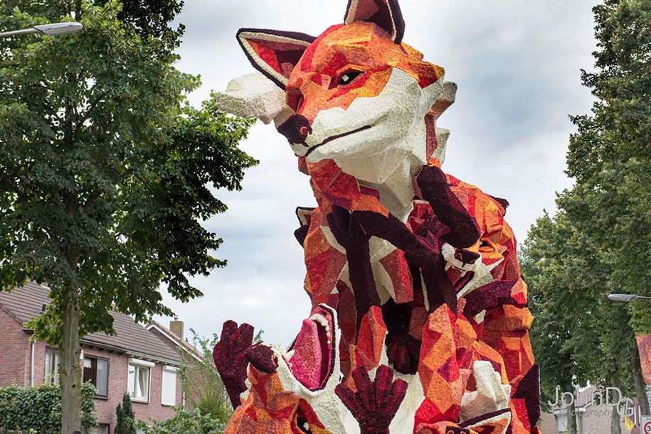 гигант-цветок-скульптура-парад-корсо-зундерт-2016-Нидерланды-33