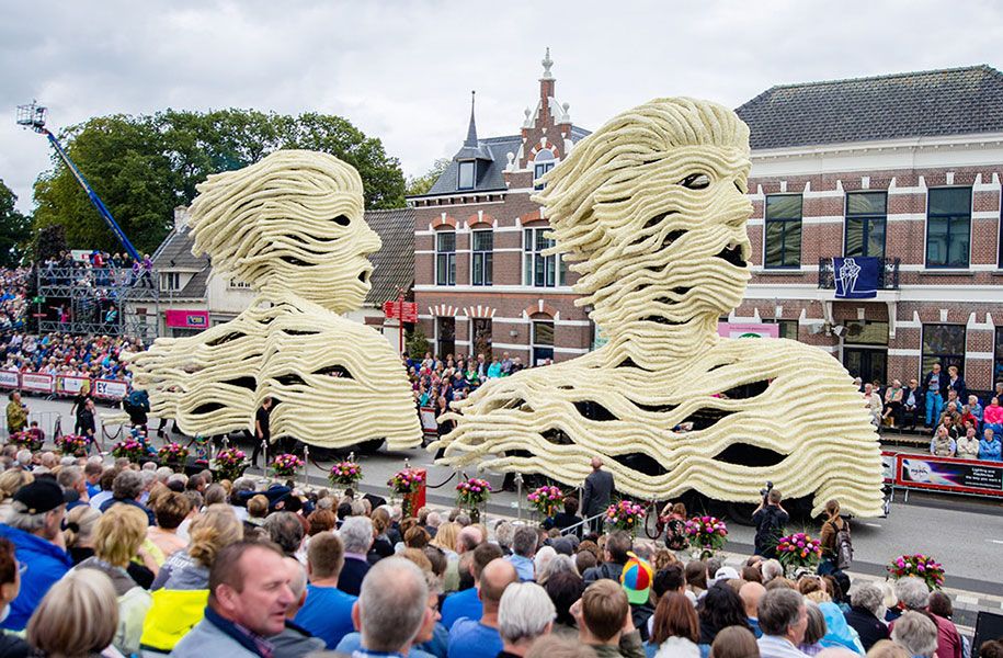 гигантско цвете-скулптура-парад-корсо-зундърт-2016-Холандия-60
