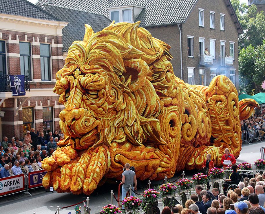 floare-uriașă-sculptură-paradă-corso-zundert-2016-Țările de Jos-61