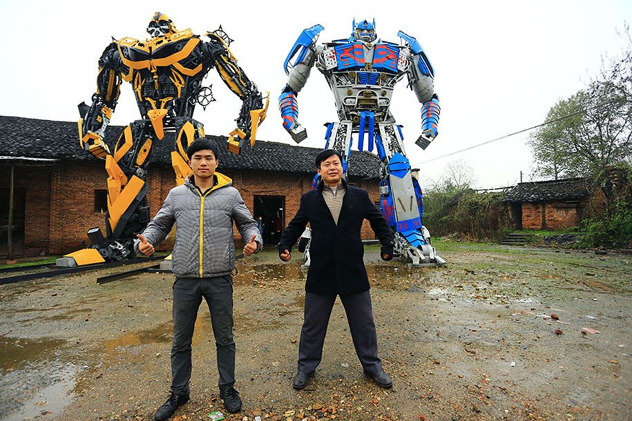 piezas-de-coche-recicladas-chatarra-escultura-de-metal-transformers-padre-hijo-granjero-china-10