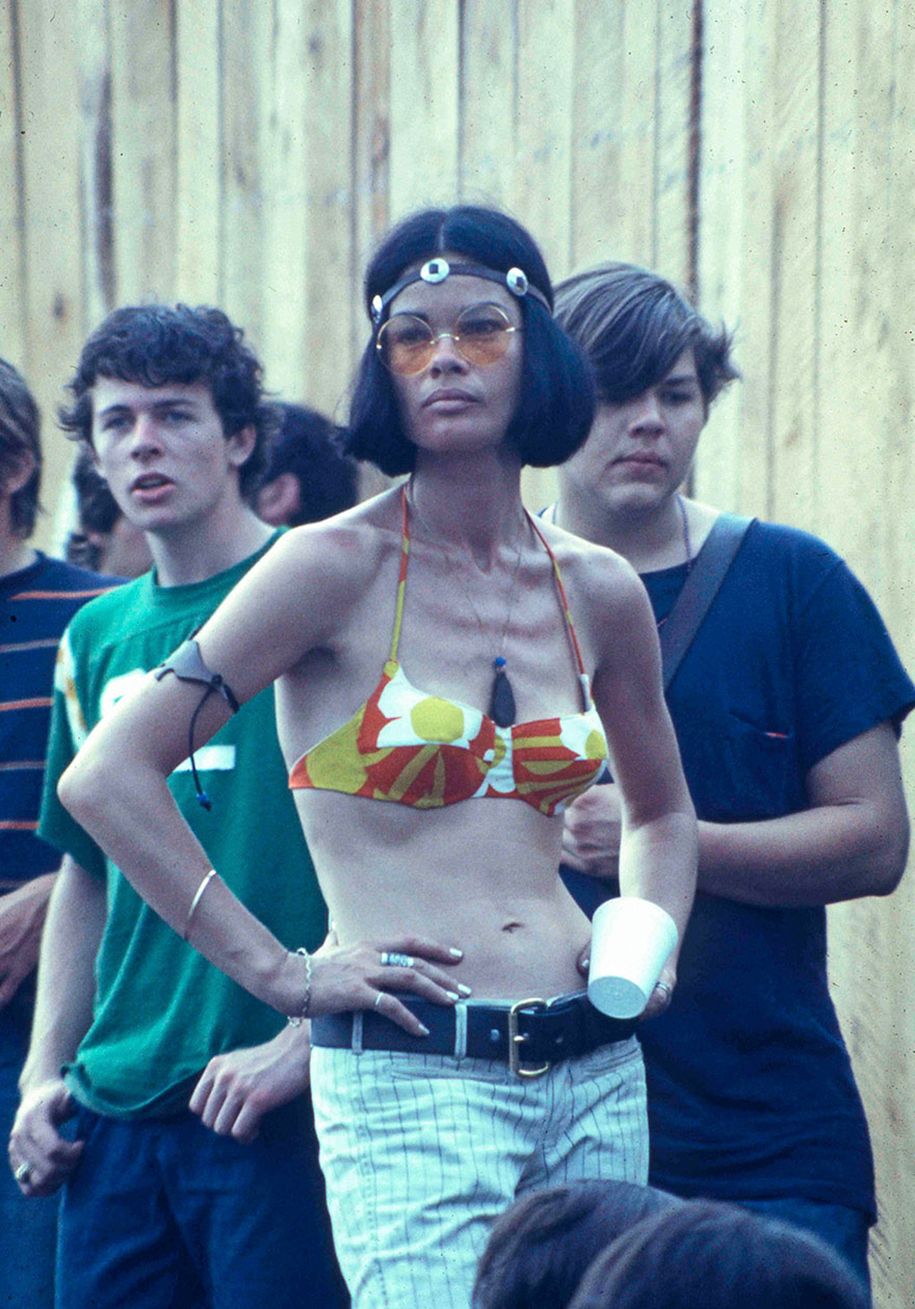 महिलाओं के फैशन के-60 के दशकों-वुडस्टॉक-1969-1