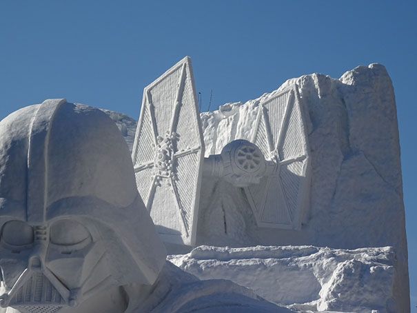 milzu-zvaigžņu-karu-sniega skulptūru-sapporo-festivāls-japāna-10