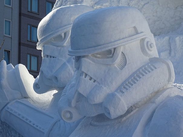 óriás-csillag-háborúk-hó-szobor-szapporó-fesztivál-japán-13