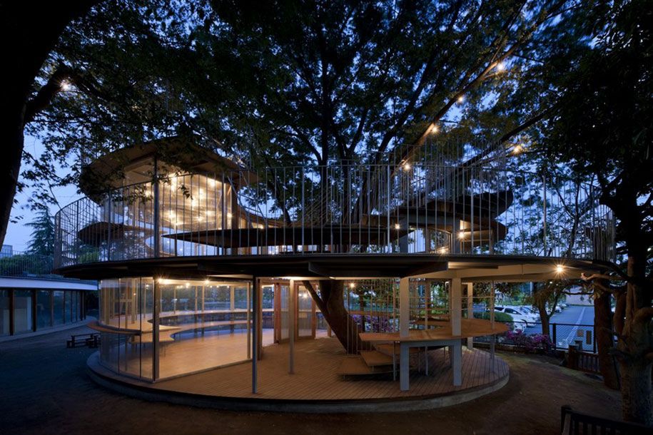 grüne-architektur-häuser-gebaut-um-bäume-10