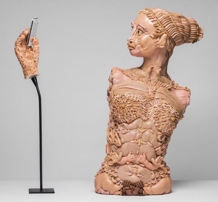 jezive skulpture-izrađene-s-recikliranim-dijelovima lutke-16