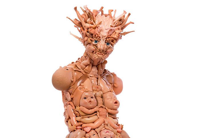jezive skulpture-izrađene-s-recikliranim-dijelovima lutke-27