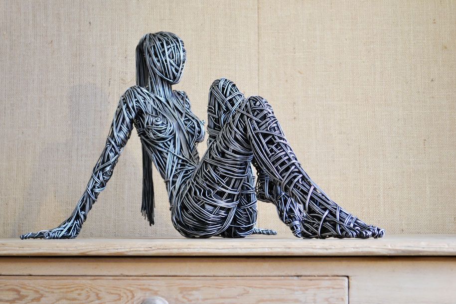 dinamisks - dzīvesveida - stiepļu skulptūras - Ričards - Stainthorp-4