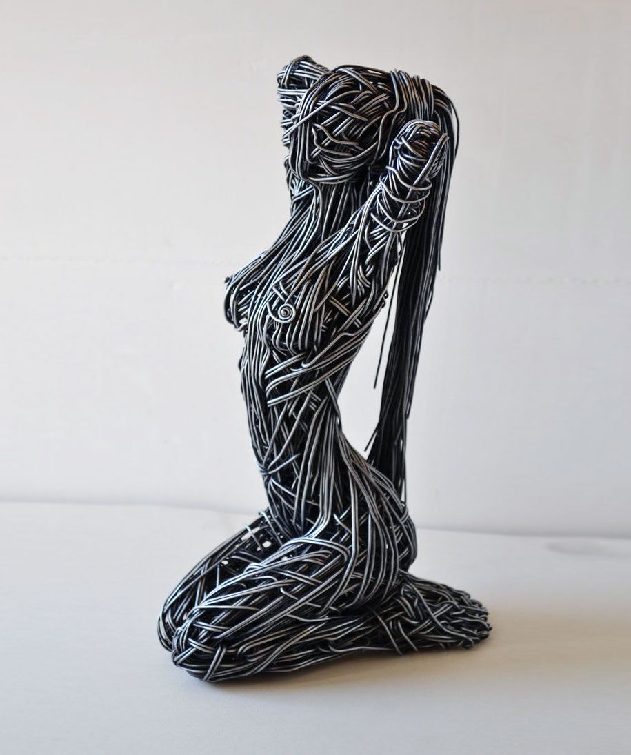 Dynamisch-lebensechte-Draht-Skulpturen-Richard-Stainthorp-5