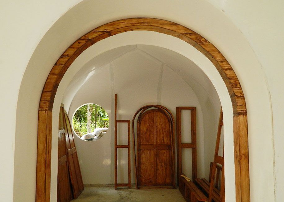 hobbit-holes-prefabricated-eco-friendly-houses-green-magic-homes-6