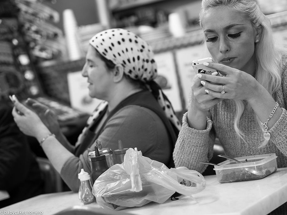 död-av-konversation-smartphone-besatthet-fotografi-babycakes-romero-8