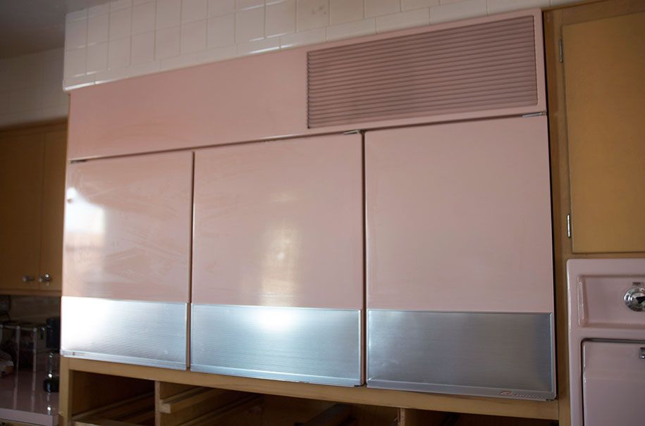 retro-50-luvun keittiö-vaaleanpunainen-nathan-chandler12