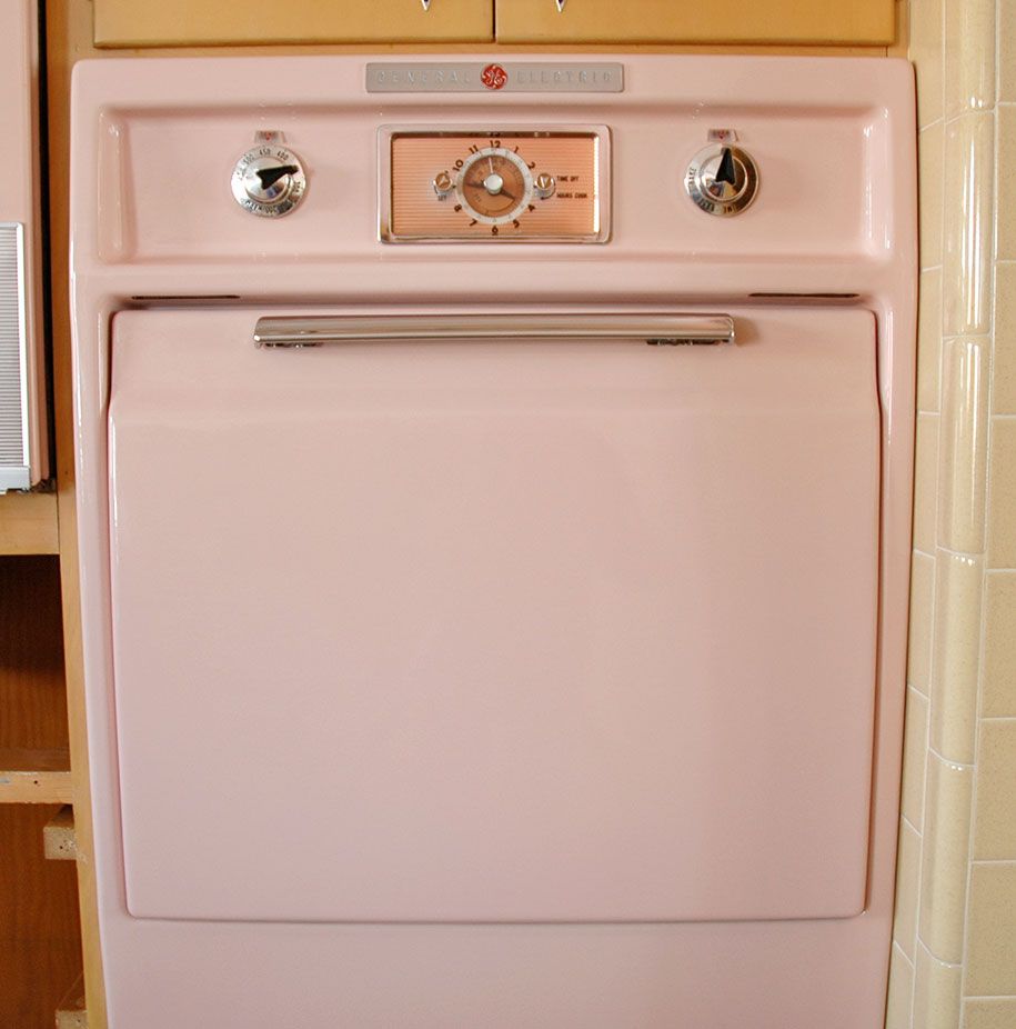 retro-50s-bếp-màu hồng-nathan-chandler13