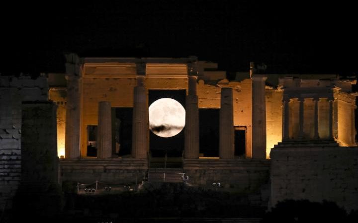 # 8 Supermoon and Akropolis hill, Aten