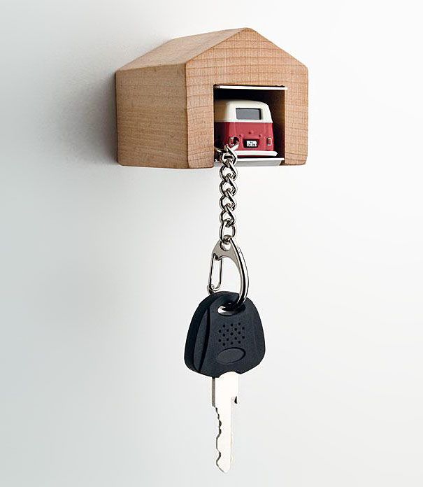 جراج خشبي-مفاتيح-سيارات-حامل-اندريه-رومان -1