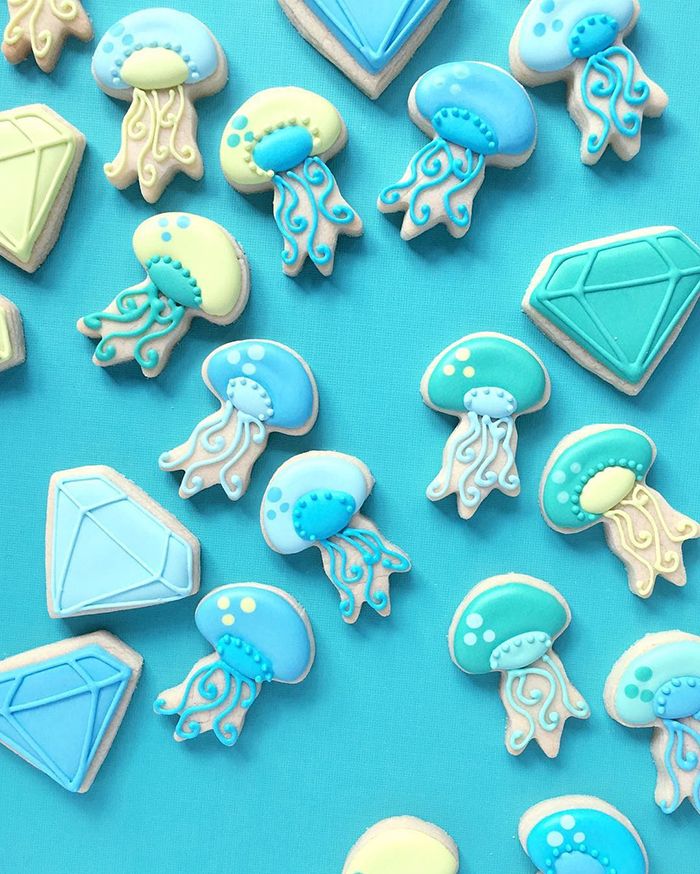 graphic-designer-bakes-creative-cookies-holly-fox-design-15