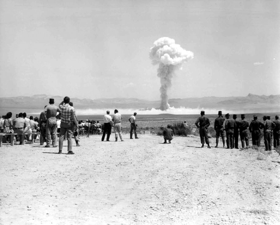 परमाणु पर्यटन 1950 के परमाणु बम-लास-वेगास -16