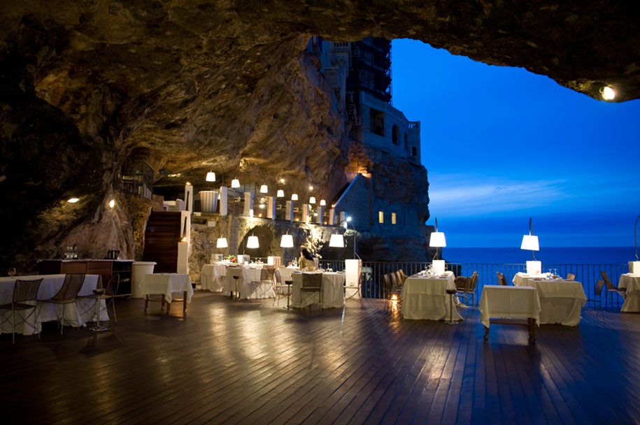 Meer-Klippe-Höhle-Restaurant-Grotte-Palazzes-Polignano-a-Mare-Italien-4