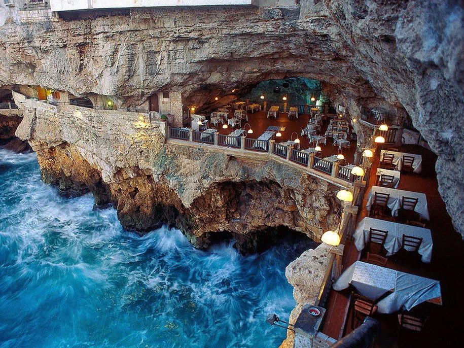 prímorská-útes-jaskyňa-reštaurácia-grotta-palazzes-polignano-kobyla-taliansko-3