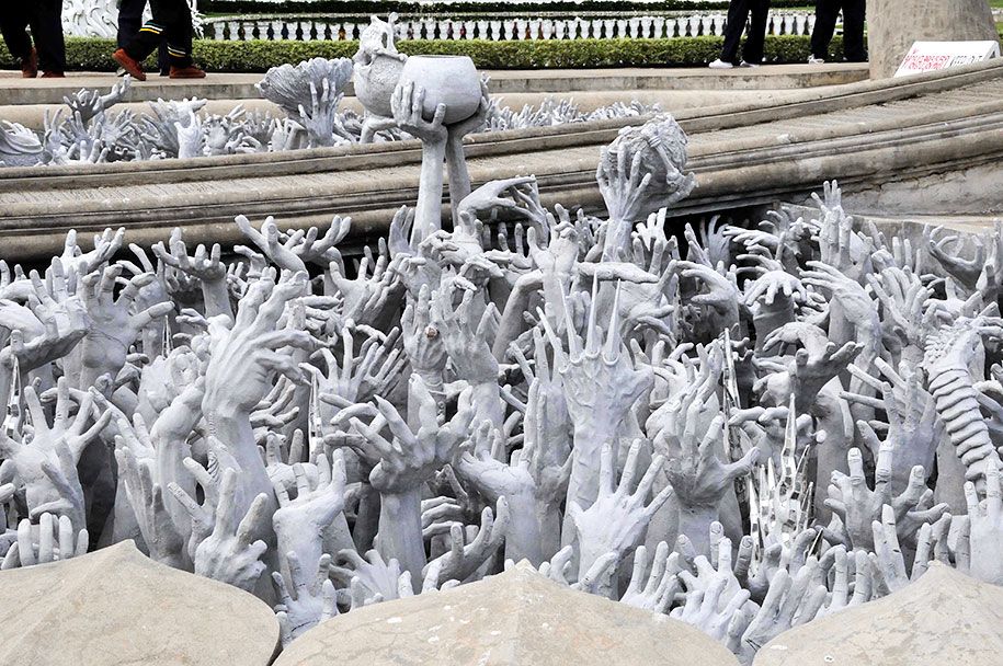 white-temple-wat-rong-khun-buddhist-thailand-architecture-16
