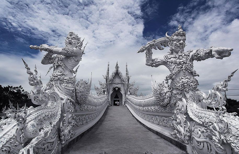 biała świątynia-wat-rong-khun-buddyjska-tajlandia-architektura-4