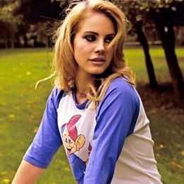 lana del rey thumb Lana Del Reys Summertime Hüzün sahte bir radyo hitidir