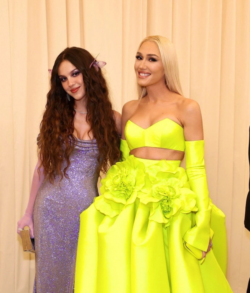Olivia Rodrigo a Gwen Stefani sa stretli s Gala