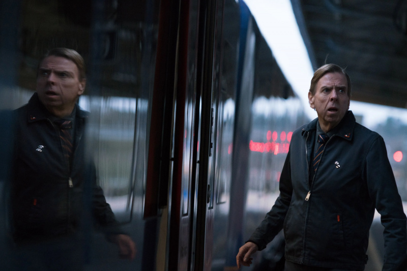 the commuter If You Only Watch One of Electric Dreams του Philip K. Dick, Make It The Commuter
